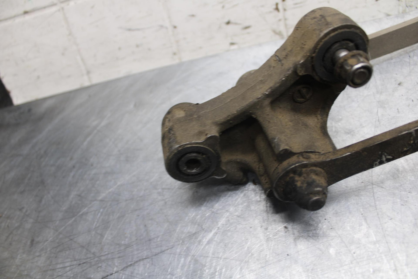 2004 Kawasaki Ninja ZX6RR ZX600M REAR DOGBONE SHOCK LINKAGE LINK BB43