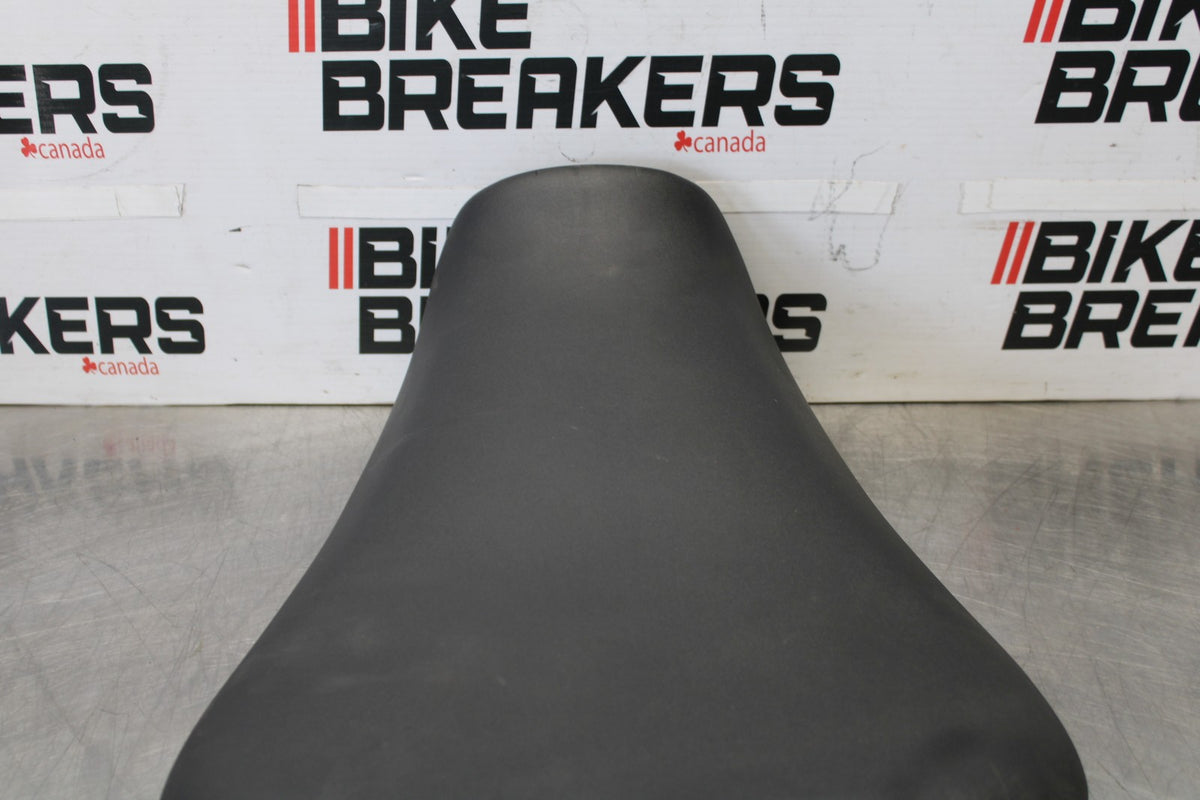15-17 YAMAHA FJ09 FRONT DRIVERS SEAT PAD SADDLE PILLION BB906