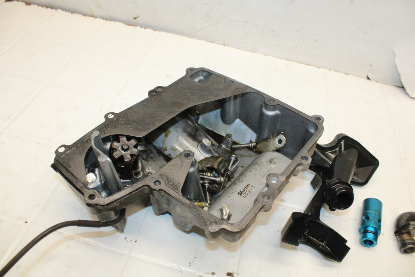 08-16 YAMAHA YZF R6 ENGINE MOTOR BOTTOM OIL PAN COVER BB406