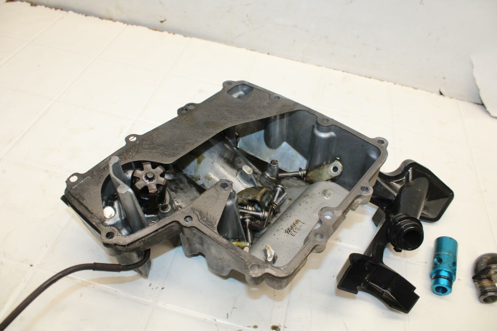 08-16 YAMAHA YZF R6 ENGINE MOTOR BOTTOM OIL PAN COVER BB406