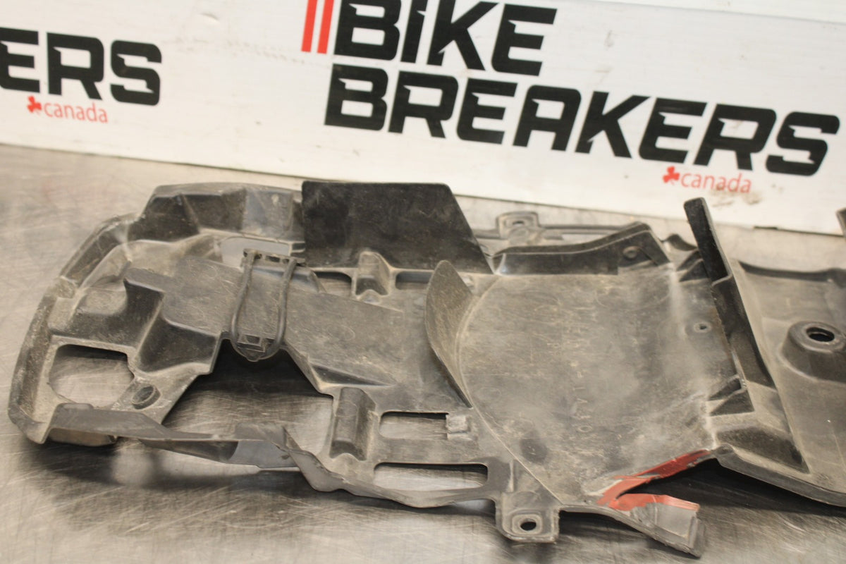 11-24 SUZUKI GSXR750 REAR BACK TAIL UNDERTAIL BATTERY TRAY PLASTIC BB879