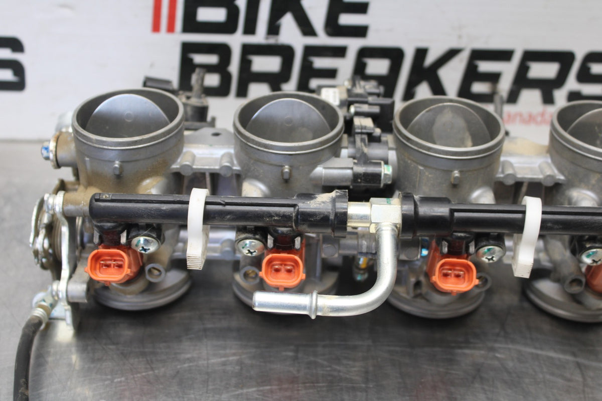 24-25 KAWASAKI NINJA ZX6R MAIN FUEL INJECTORS / THROTTLE BODIES BB785
