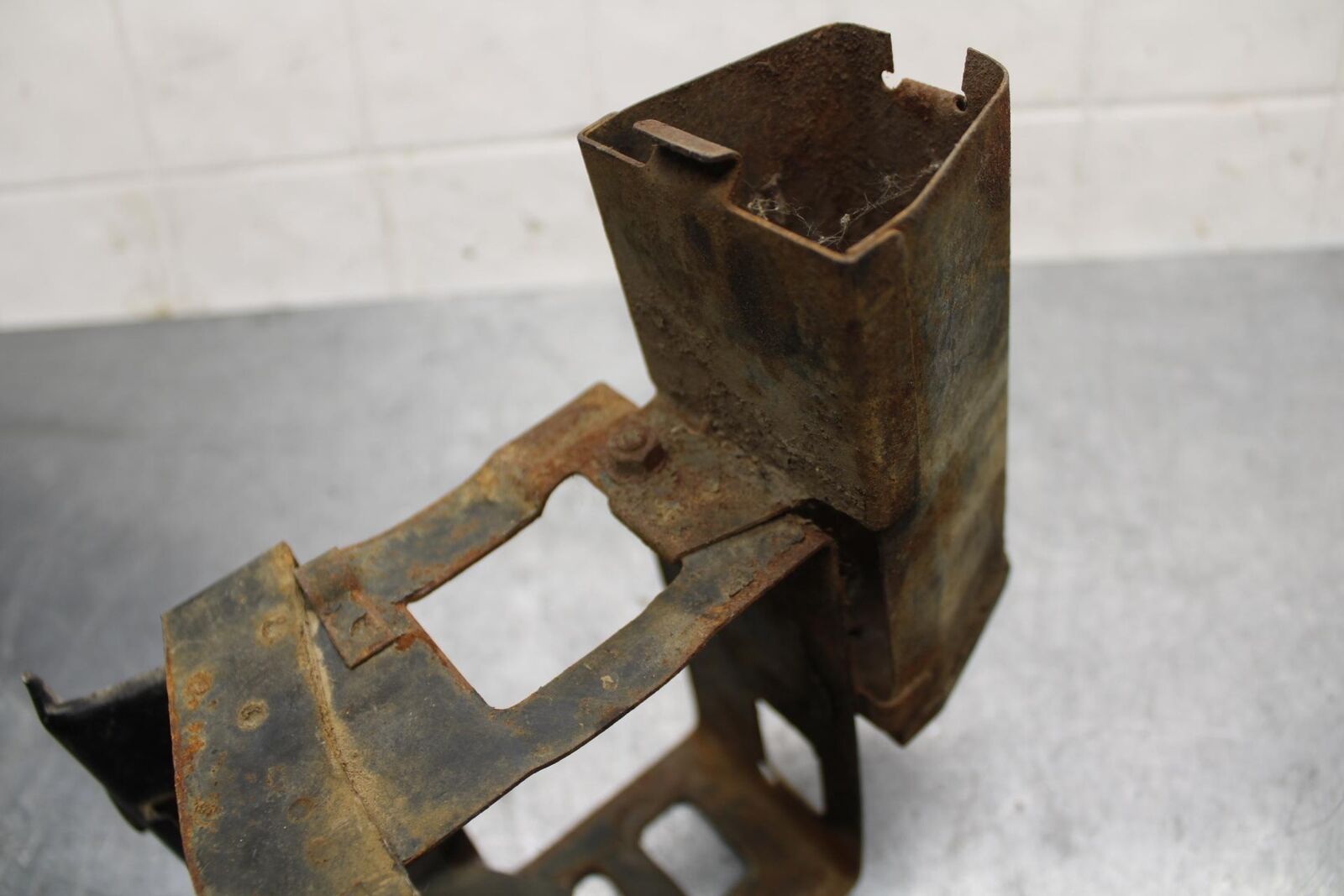 75 SUZUKI GT 550 TOOL BOX BATTERY BOX BB72