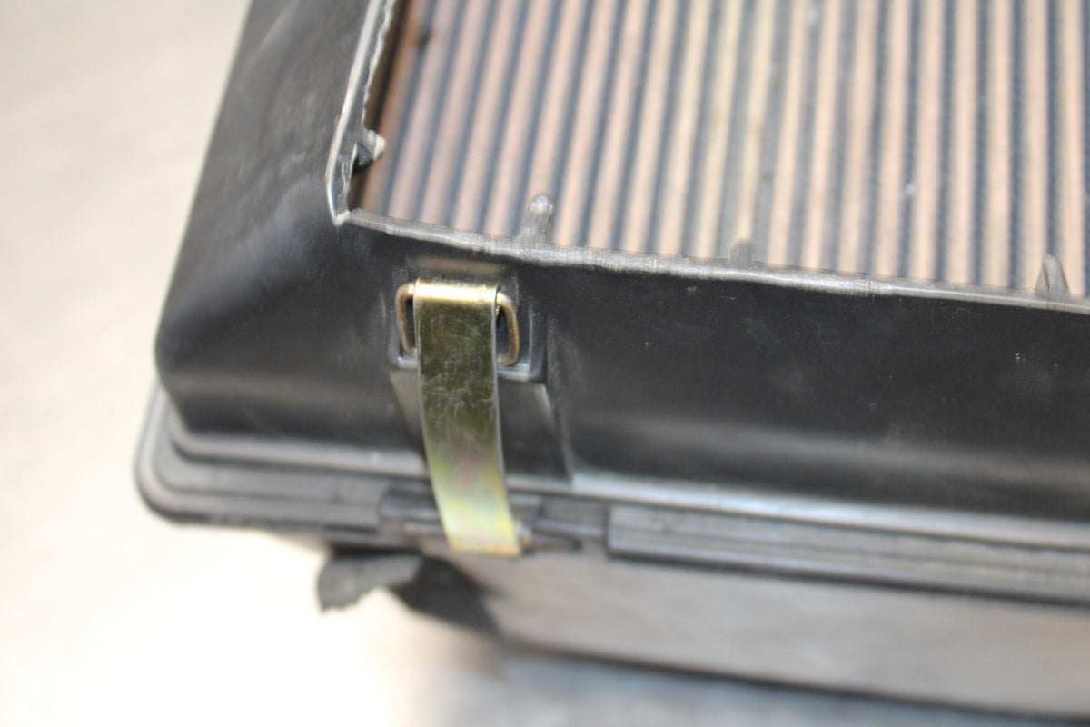 02 DUCATI MONSTER 620 AIRBOX AIR INTAKE FILTER BOX BB851