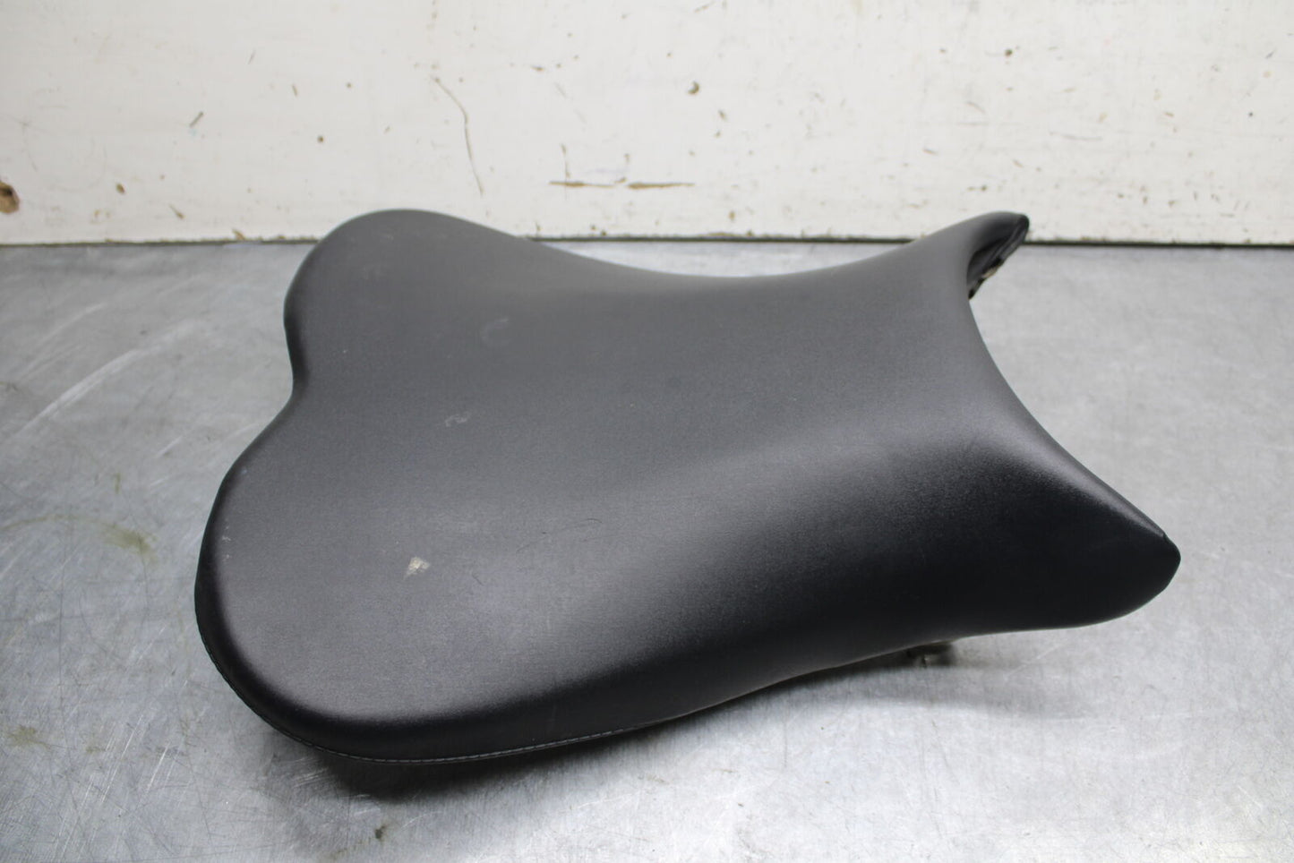 06-07 SUZUKI GSXR750 FRONT DRIVERS SEAT PAD SADDLE PILLION 45100-01H00-6BY BB670