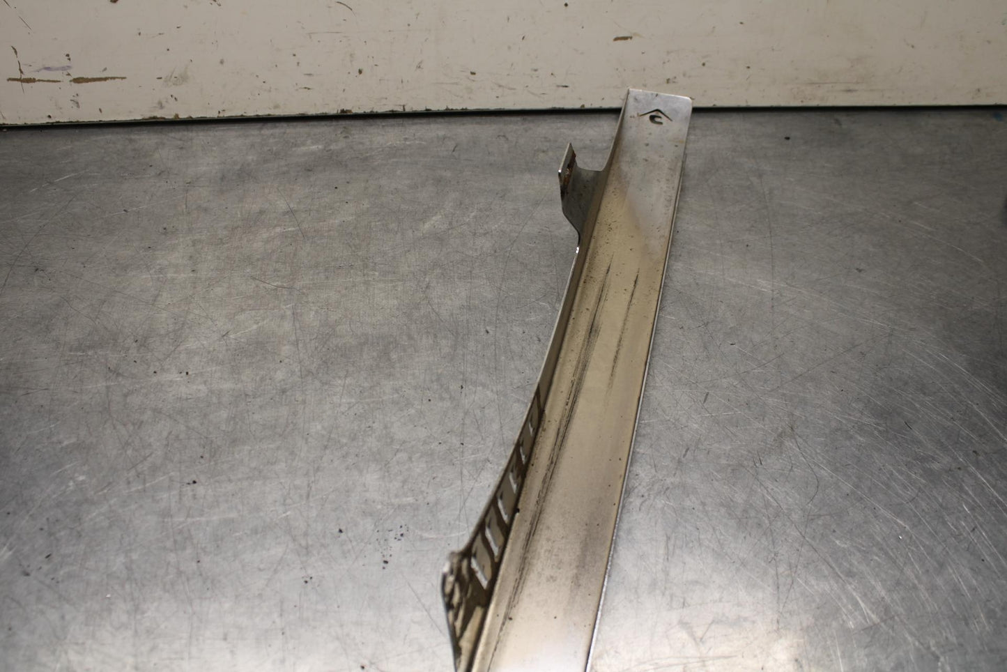 06-14 YAMAHA ROADLINER S XV1900S MAIN DRIVE CHAIN GUARD BB619