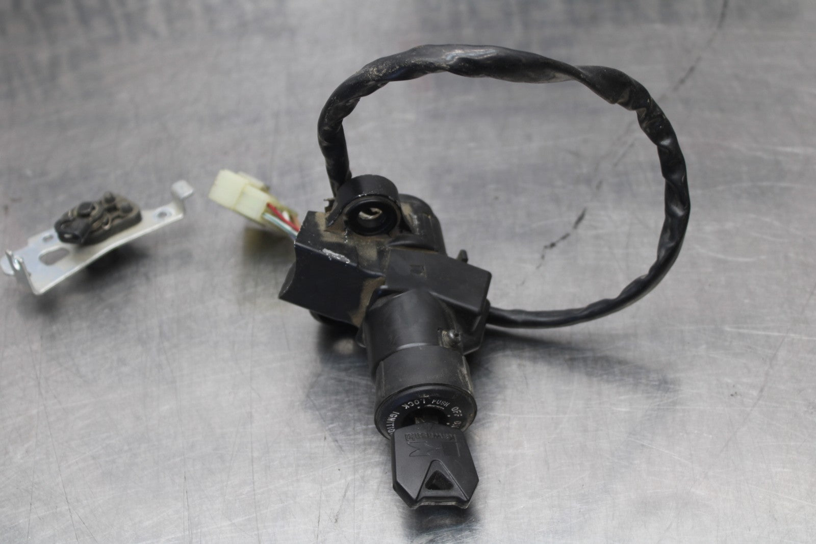 07-08 KAWASAKI NINJA ZX6R IGNITION LOCK W KEY SEAT LOCK BB203