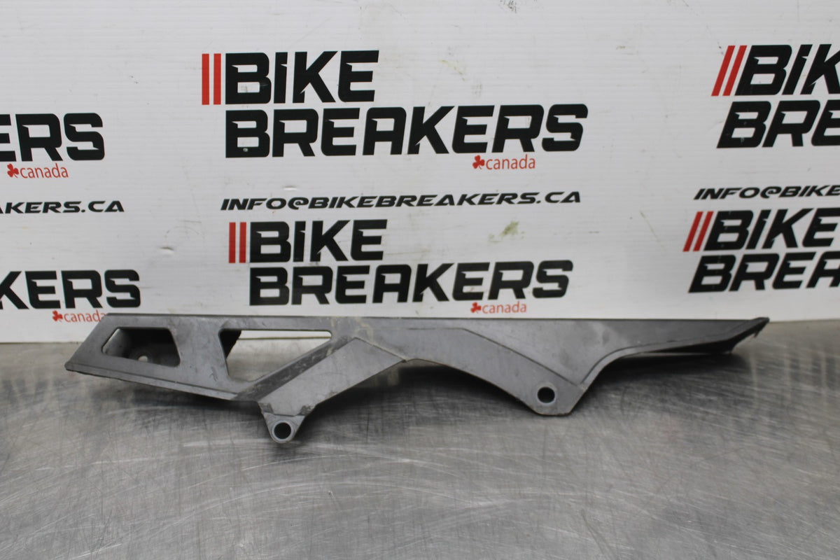 06-07 SUZUKI GSXR 600 REAR BACK DRIVE CHAIN GUARD COVER SHIELD BB845