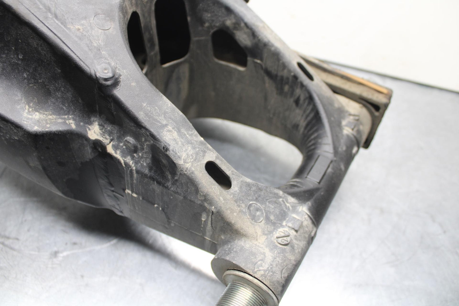 2011 Suzuki GSXR600 REAR SWINGARM BACK SUSPENSION 61000-14J00-YAP BB605
