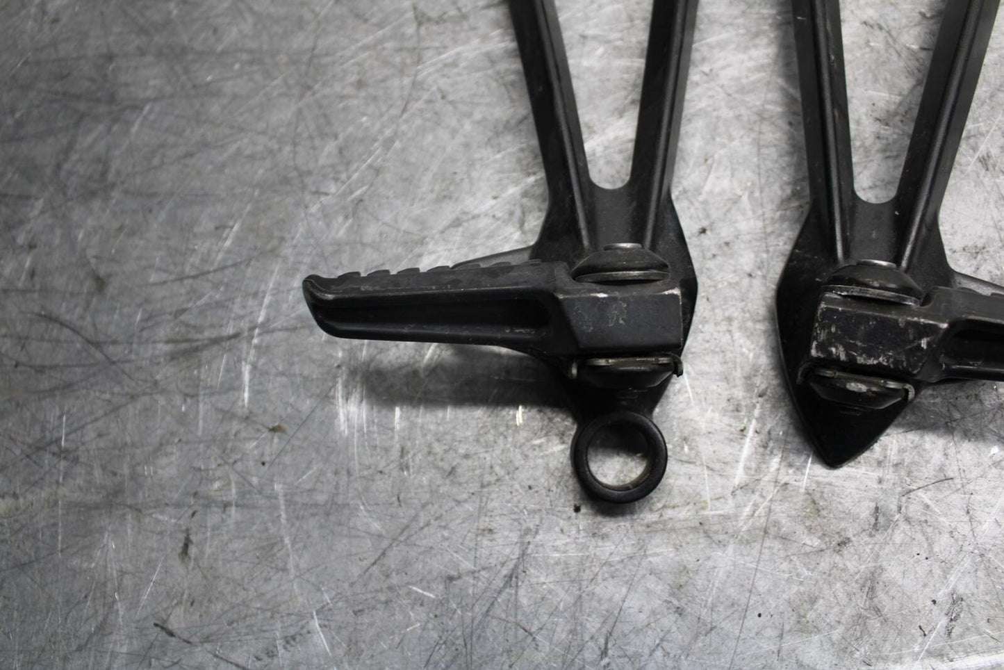 2009 Kawasaki Ninja ZX6R ZX600R REAR BACK PASSENGER PEG SET PAIR BB538