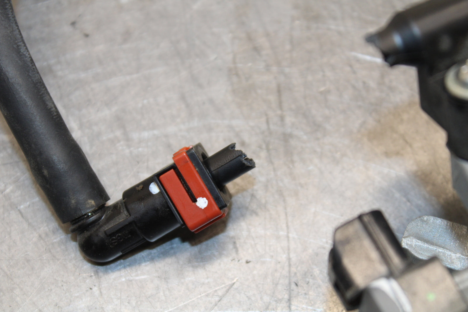 24 KAWASAKI NINJA 500 ABS MAIN FUEL INJECTORS / THROTTLE BODIES BB730