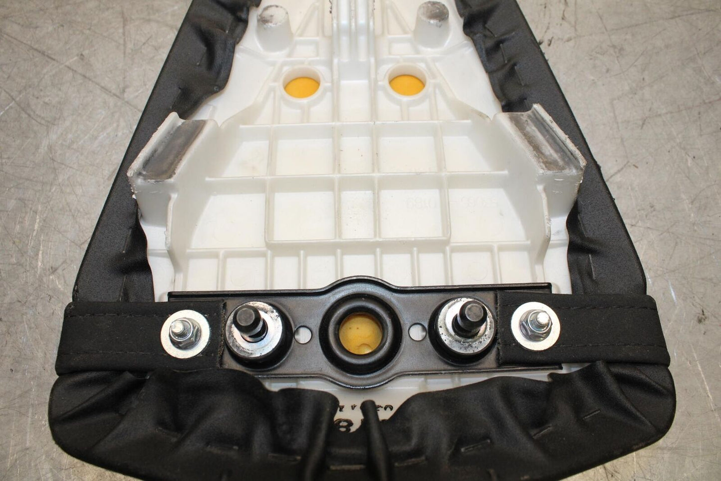 2009 Kawasaki Ninja ZX6R ZX600R REAR BACK PASSENGER TANDEM SEAT PAD SADDLE BB548