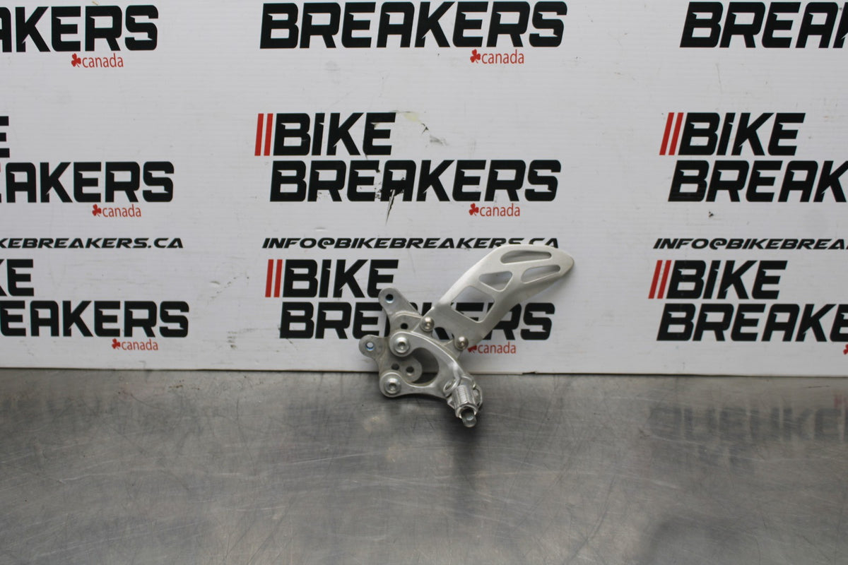 08-10 SUZUKI GSXR 600 LEFT REARSET REAR SET DRIVER FOOT PEG REST STOP BB810