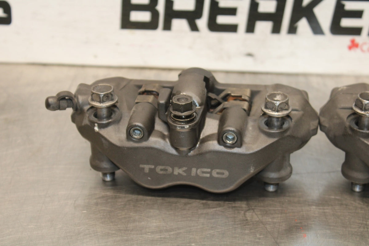 05-06 HONDA CBR600RR RIGHT LEFT FRONT BRAKE CALIPER SET PAIR CALIPERS BB945