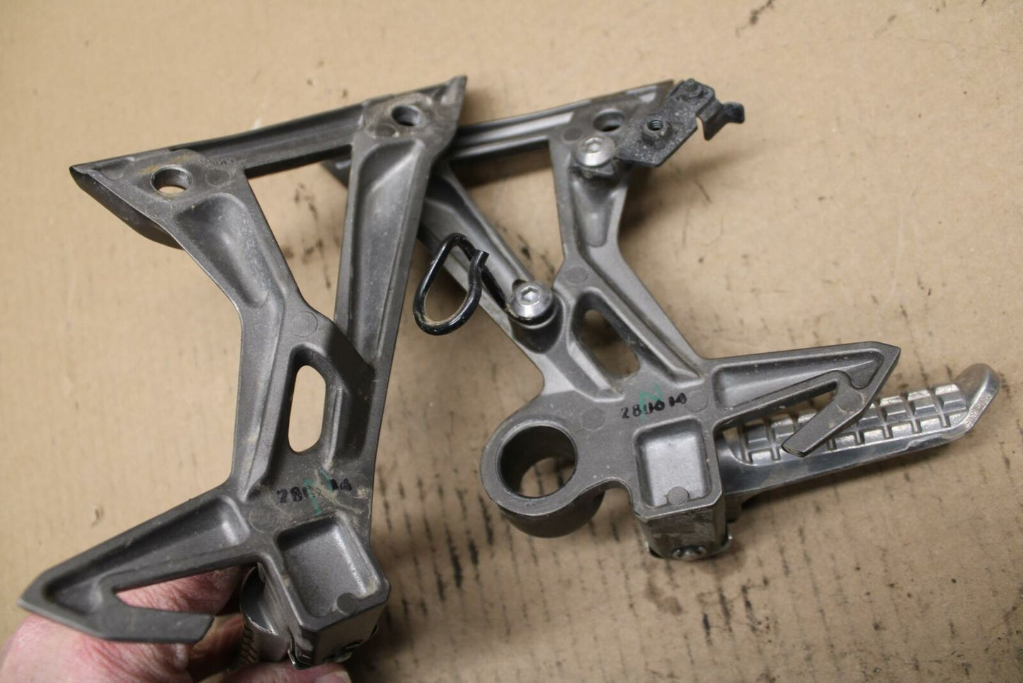 15 KAWASAKI NINJA 300 EX300 ABS REAR BACK PASSENGER PEG SET PAIR