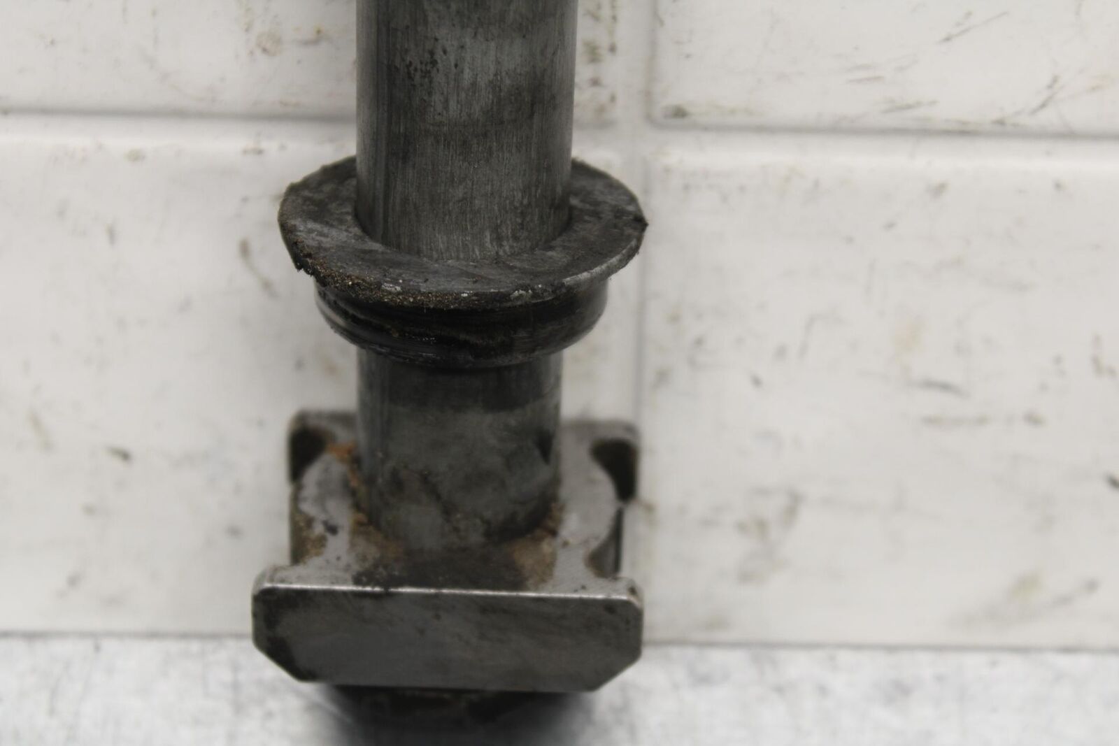 2007 Honda CBR600RR REAR AXLE BACK WHEEL RIM PIVOT BOLT AXEL 42301-MEE-D00 BB596