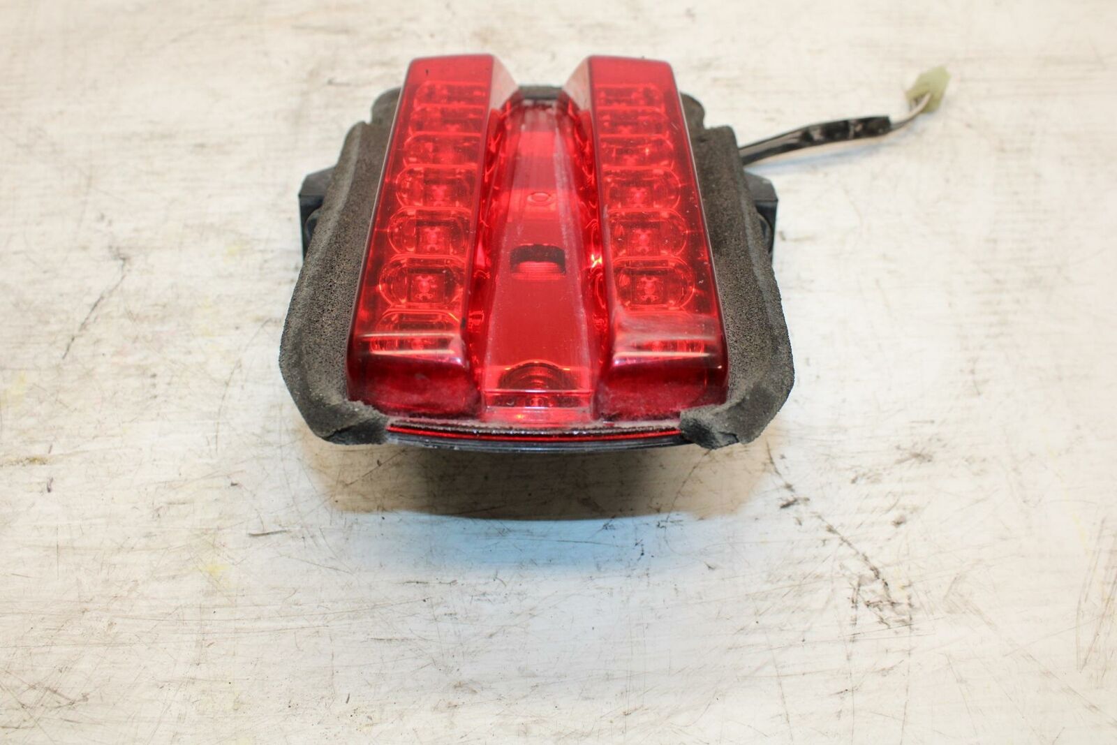03-05 SUZUKI SV1000 REAR TAIL TAILLIGHT BACK BRAKE LIGHT BB296