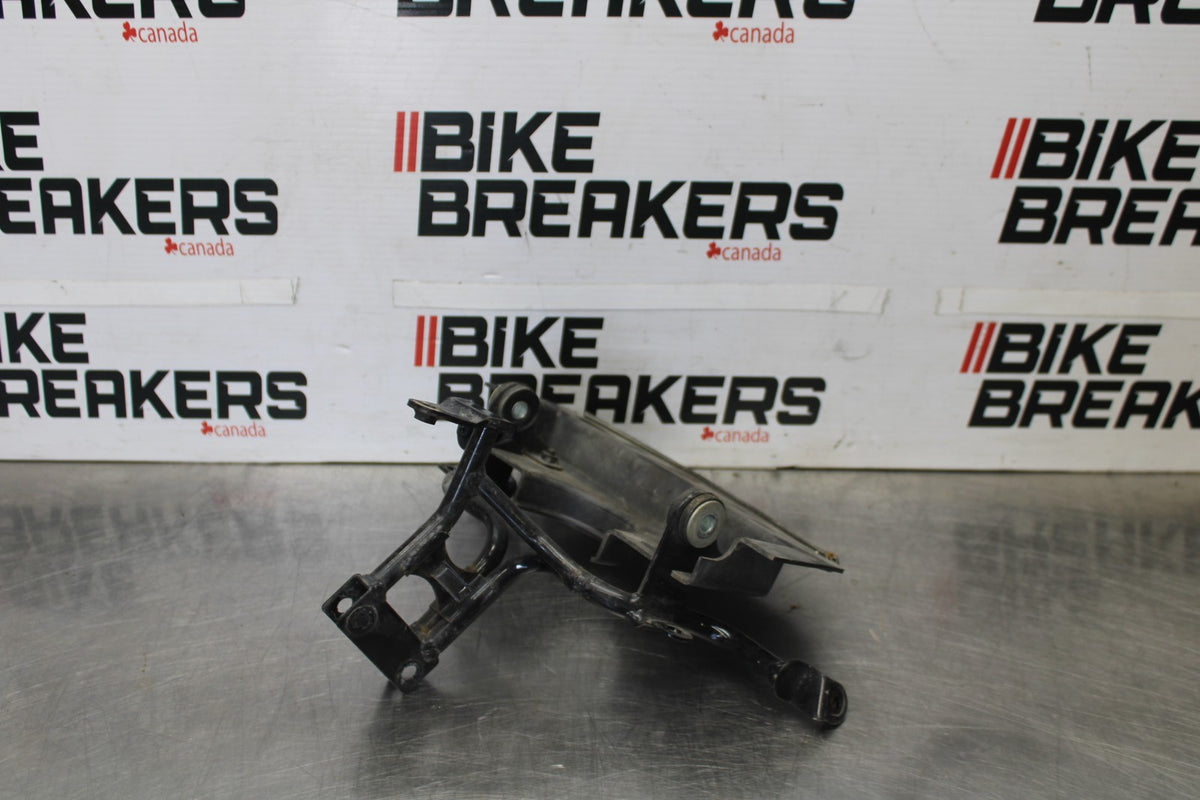 06 KAWASAKI KLR650 UPPER FAIRING MIRROR GAUGES STAY BRACKET BB919