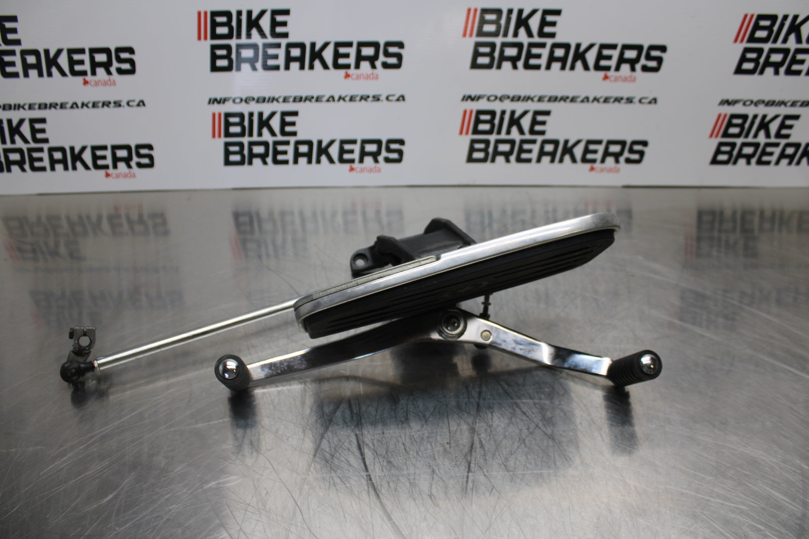 09 YAMAHA ROYAL STAR XVZ1300TF VENTURE LEFT FRONT FOOT REST PEG STEP BB151