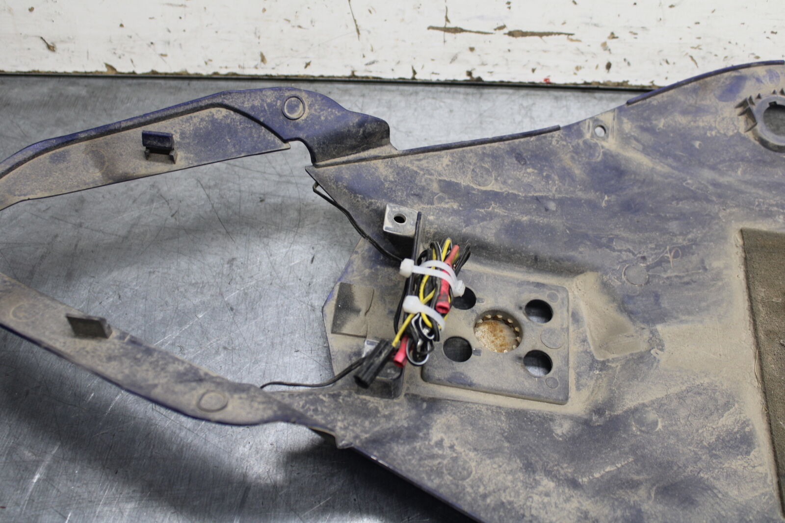 06-07 YAMAHA YZF R6 REAR BACK TAIL UNDERTAIL FAIRING COWL FENDER BB742