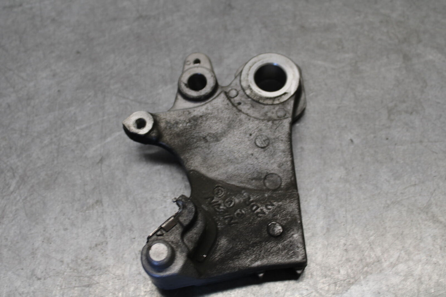 18-24 YAMAHA MT-07 REAR BRAKE CALIPER HANGER BACK MOUNTING BRACKET BB662