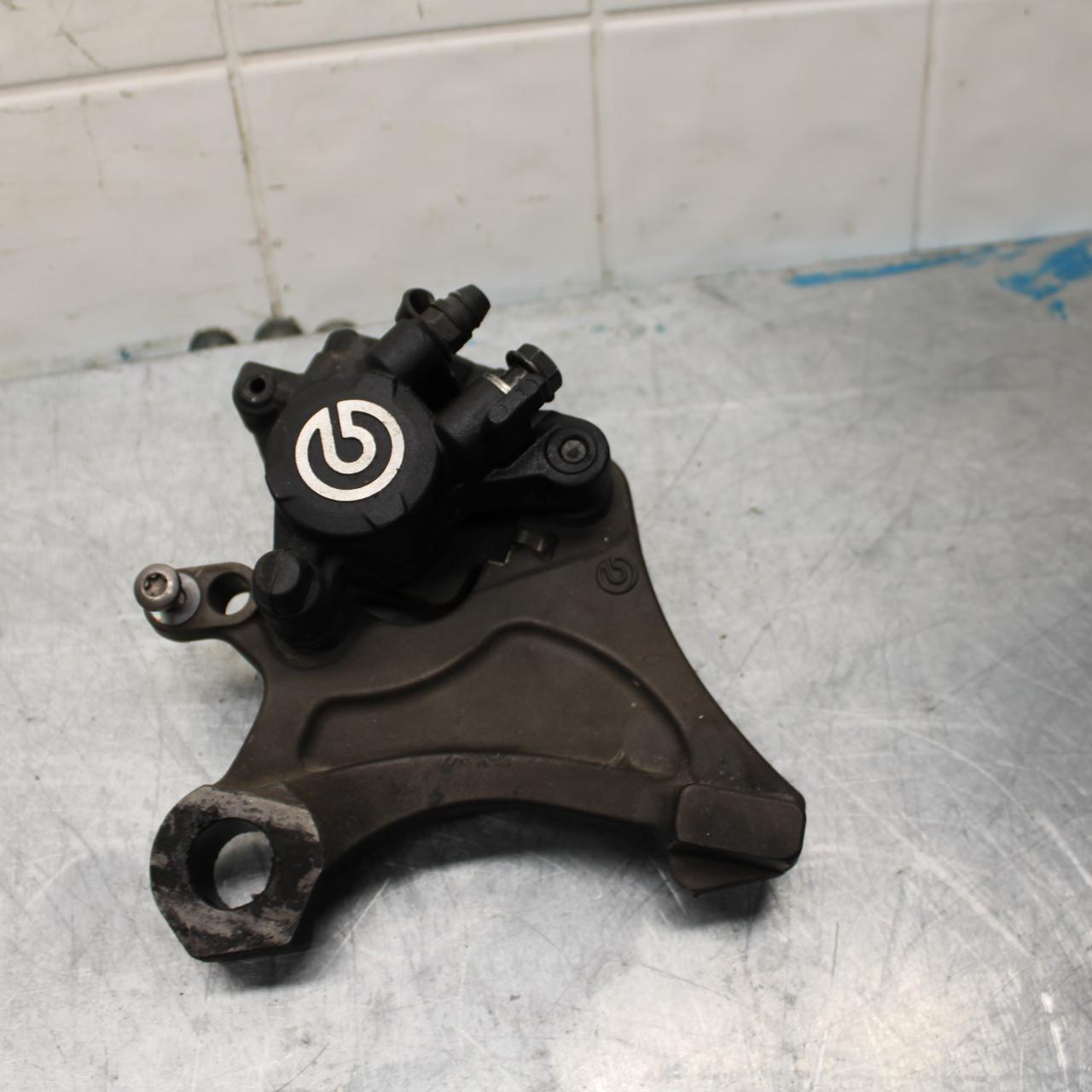 14-15 TRIUMPH STREET TRIPLE R REAR BACK BRAKE CALIPER W MOUNT BRACKET BB441