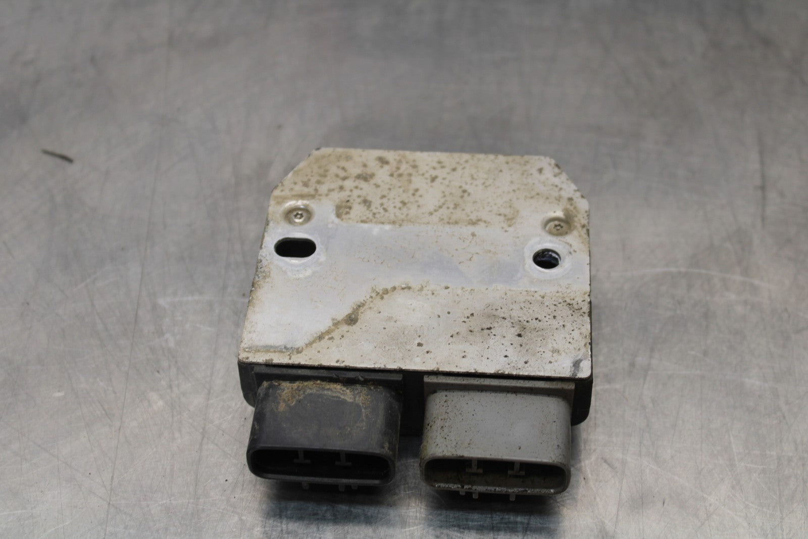 05 TRIUMPH ROCKET III RECTIFIER VOLTAGE REGULATOR BB186