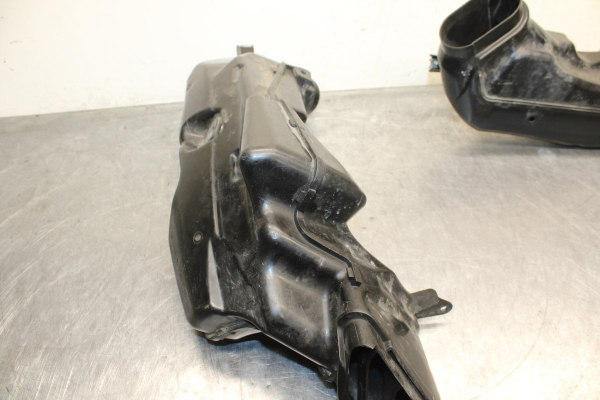 08-10 SUZUKI GSXR 600 RIGHT LEFT AIR INTAKE DUCTS BB132
