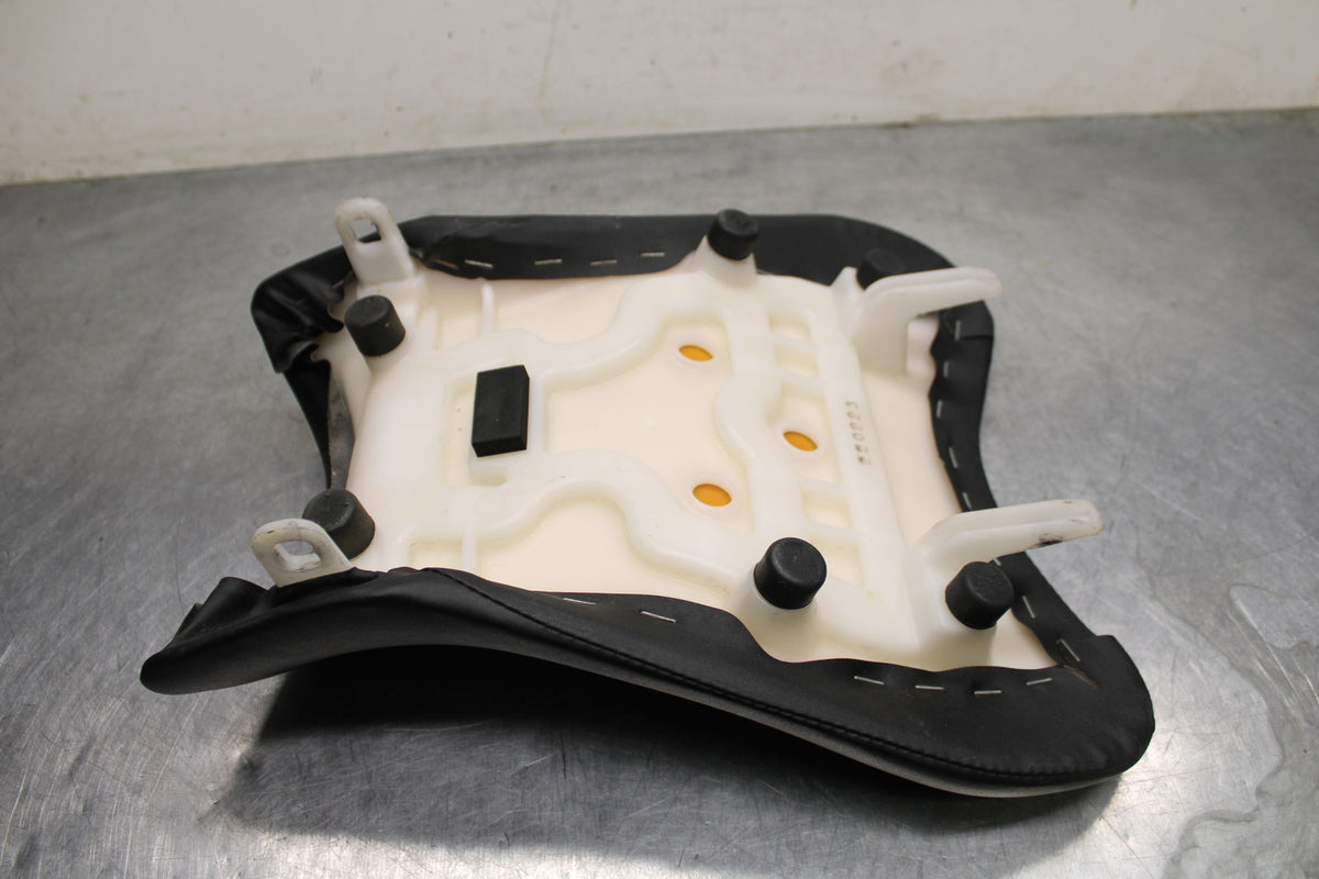 09 SUZUKI GSXR600 FRONT DRIVERS SEAT PAD SADDLE PILLION BB759