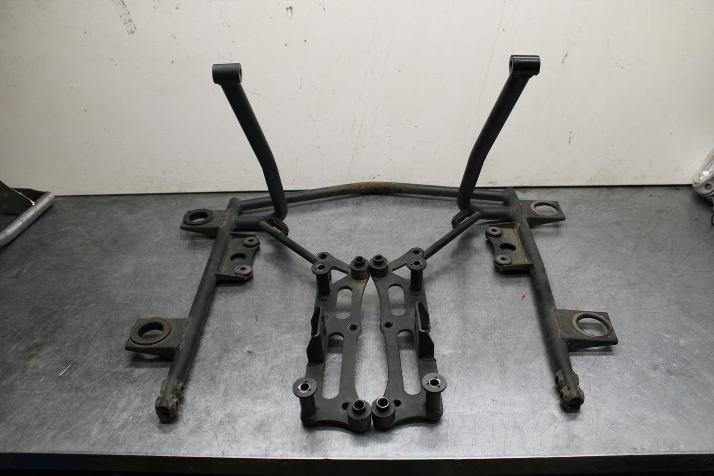 03-08 KAWASAKI VULCAN 1600 SADDLEBAG SUB FRAME STAY MOUNTS BB754