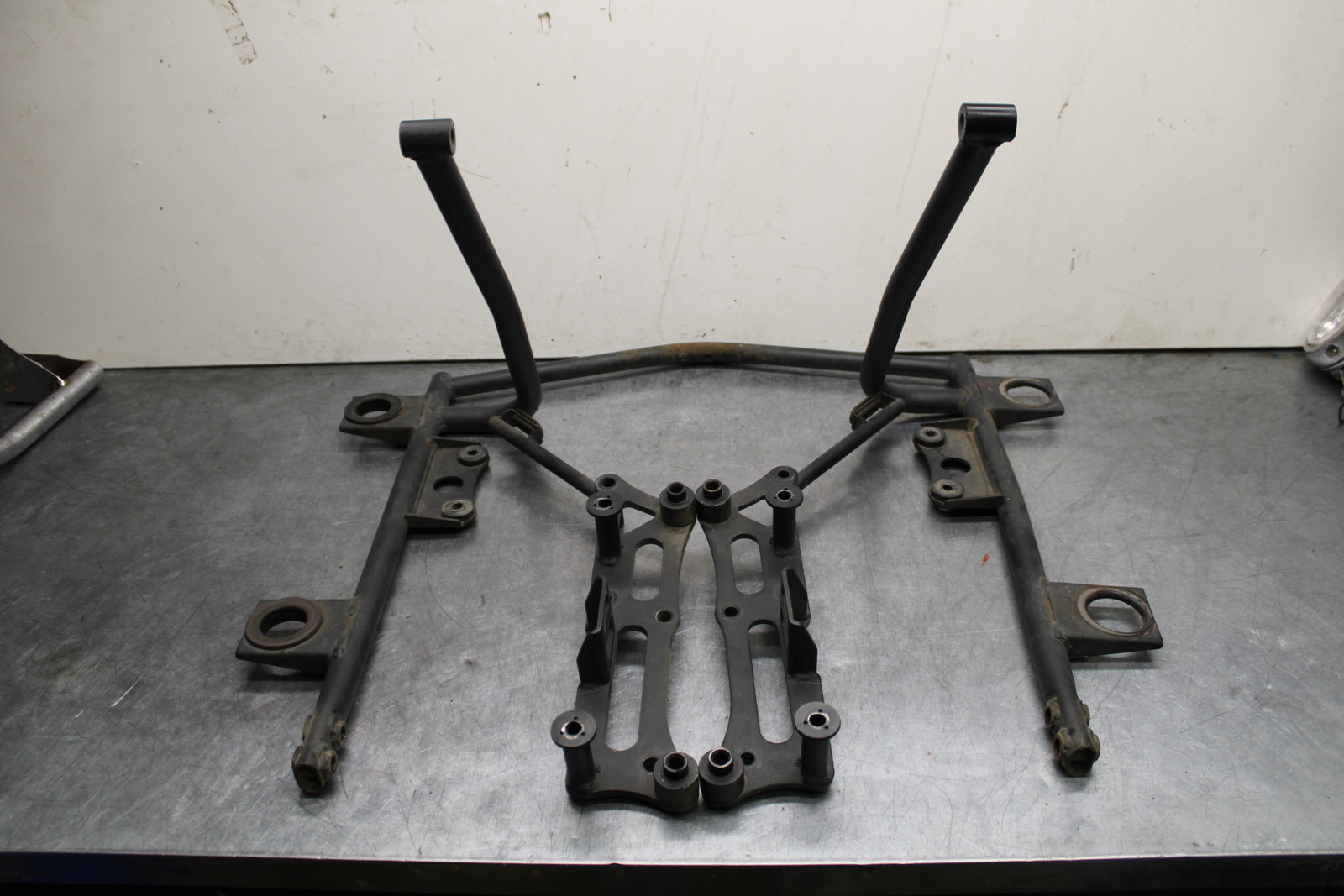 03-08 KAWASAKI VULCAN 1600 SADDLEBAG SUB FRAME STAY MOUNTS BB754