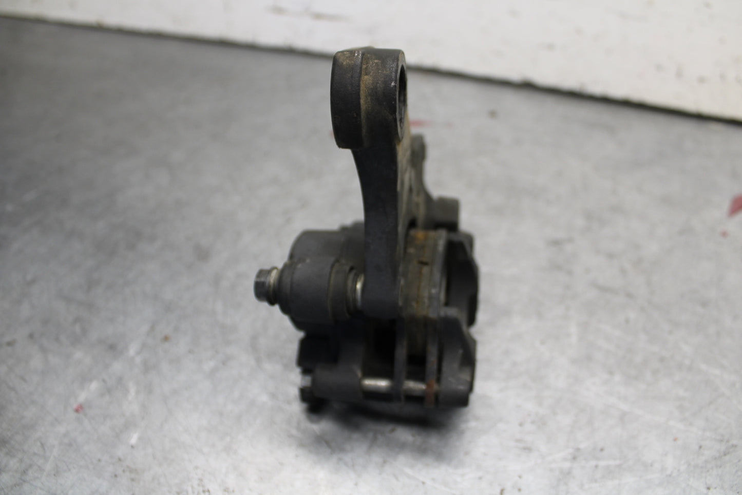 09-11 TRIUMPH DAYTONA 675 REAR BACK BRAKE CALIPER W MOUNT BRACKET BB652