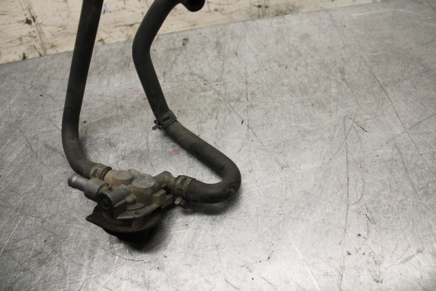 2001 Kawasaki Ninja ZX6 ZX600E FUEL GAS TANK PETCOCK SHUT ON OFF VALVE BB547