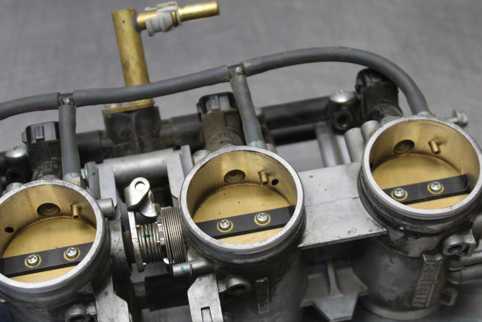 05-06 SUZUKI GSXR1000 MAIN FUEL INJECTORS / THROTTLE BODIES BB773