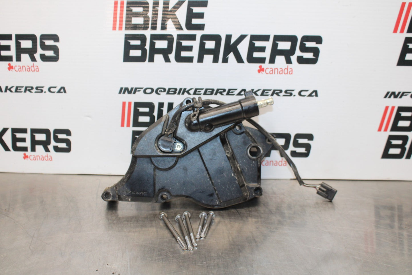 11-22 SUZUKI GSXR 600  ENGINE SPROCKET COVER BB193
