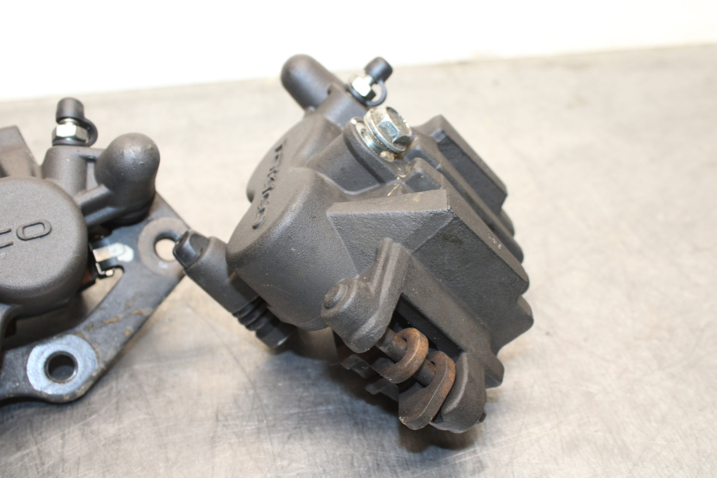 12-17 KAWASAKI NINJA 650 RIGHT LEFT FRONT BRAKE CALIPER SET PAIR CALIPERS BB129