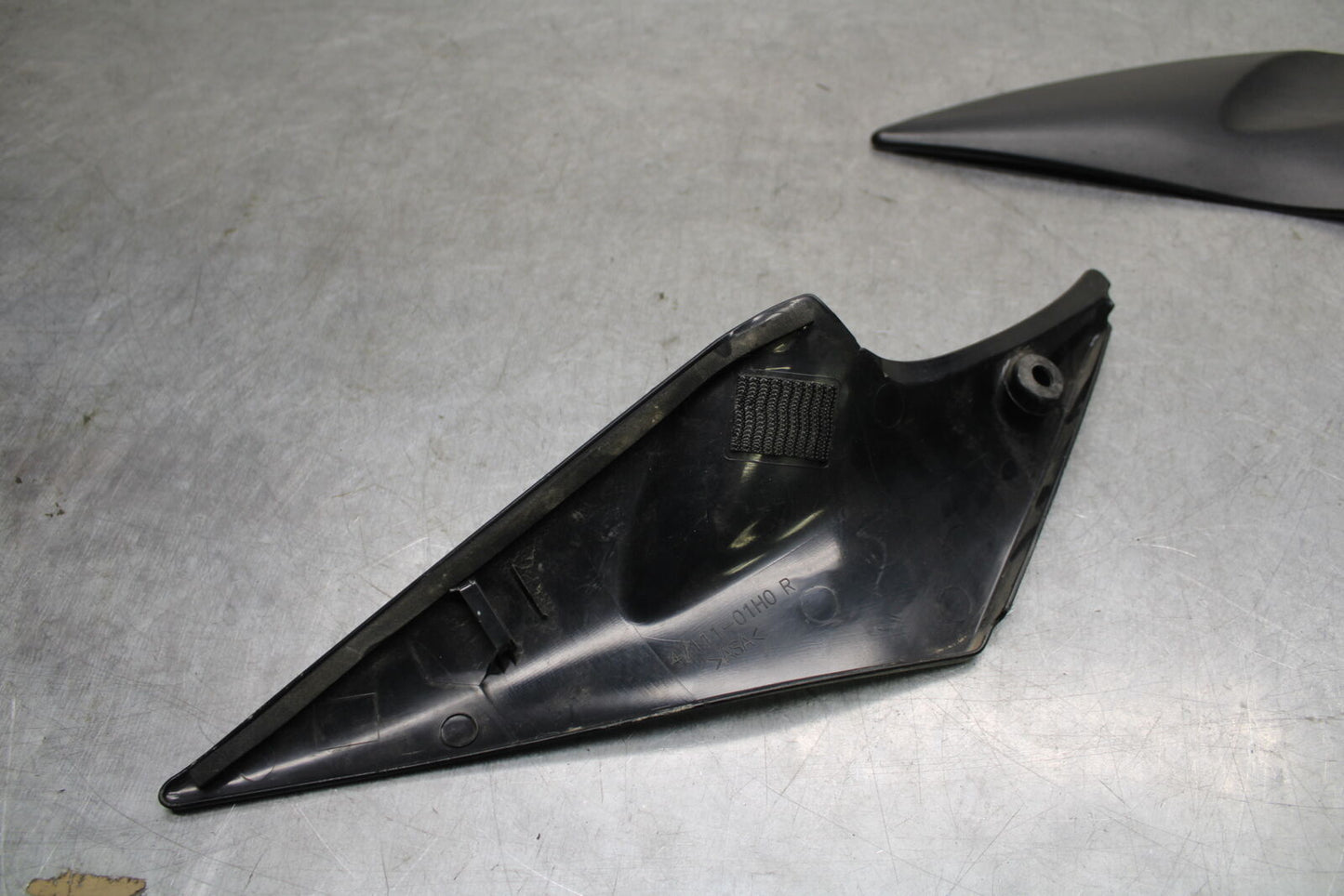 06-07 SUZUKI GSXR750 RIGHT LEFT FRONT SIDE SEAT PANELS COWLS FAIRINGS  BB670