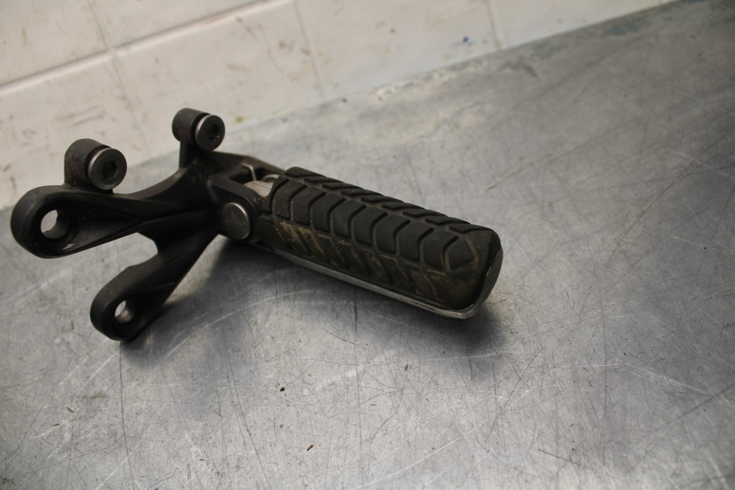 08-09 KAWASAKI NINJA ZX14R LEFT REARSET REAR SET DRIVER FOOT PEG BRACKET  BB73