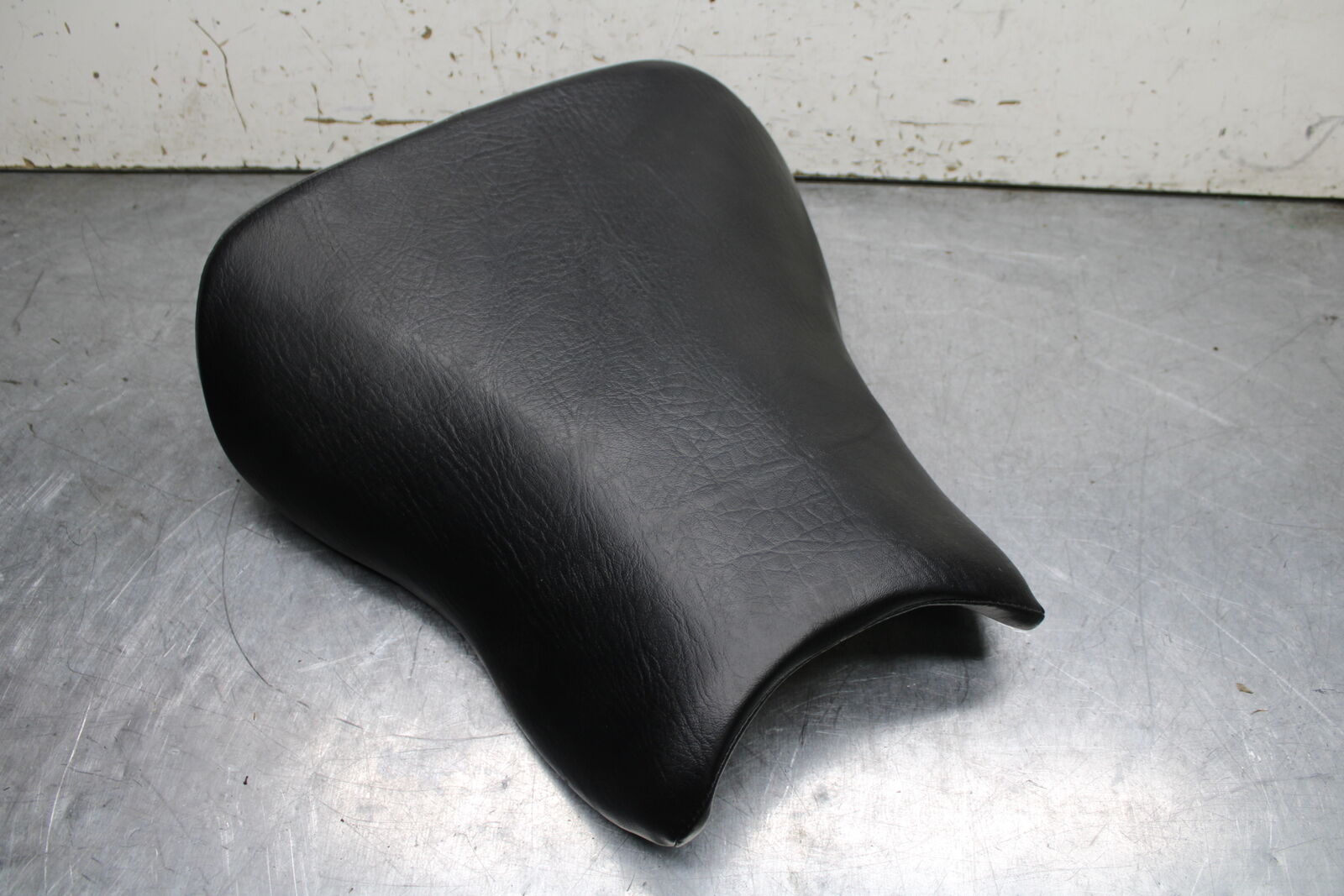 03-06 SUZUKI SV650 AFTERMARKET FRONT DRIVERS SEAT PAD SADDLE PILLION BB392