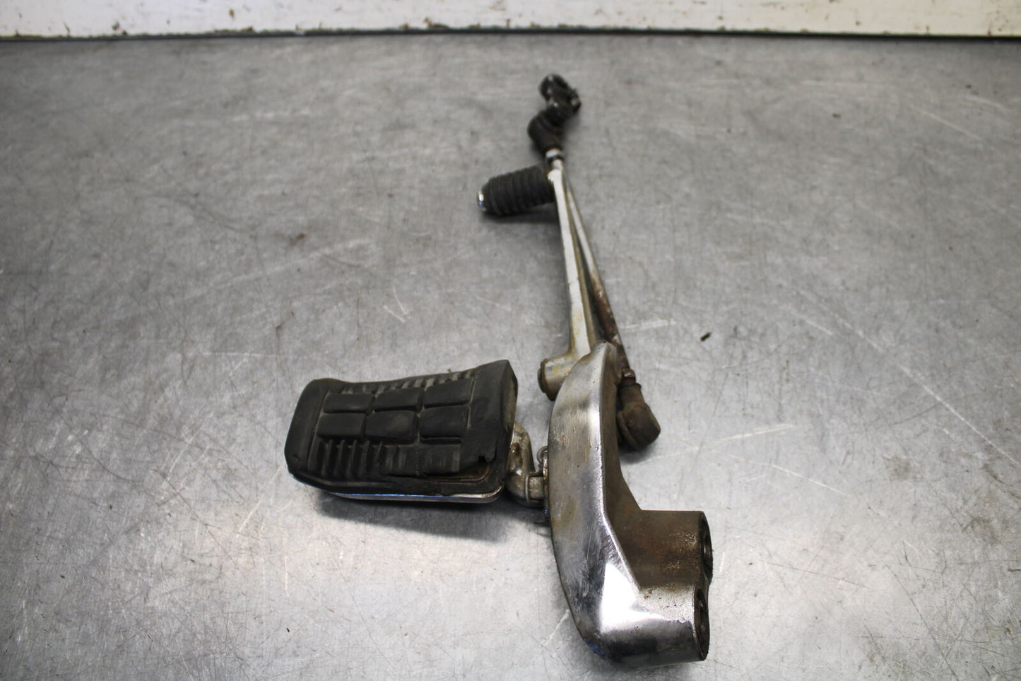 85-86 SUZUKI MADURA 1200 LEFT FRONT FOOT REST PEG STEP  BB691