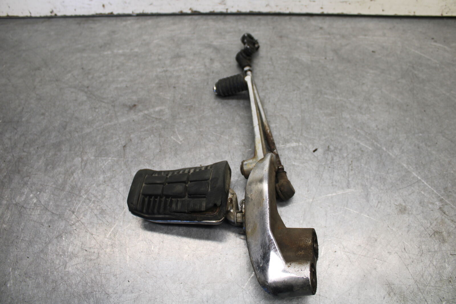 85-86 SUZUKI MADURA 1200 LEFT FRONT FOOT REST PEG STEP  BB691