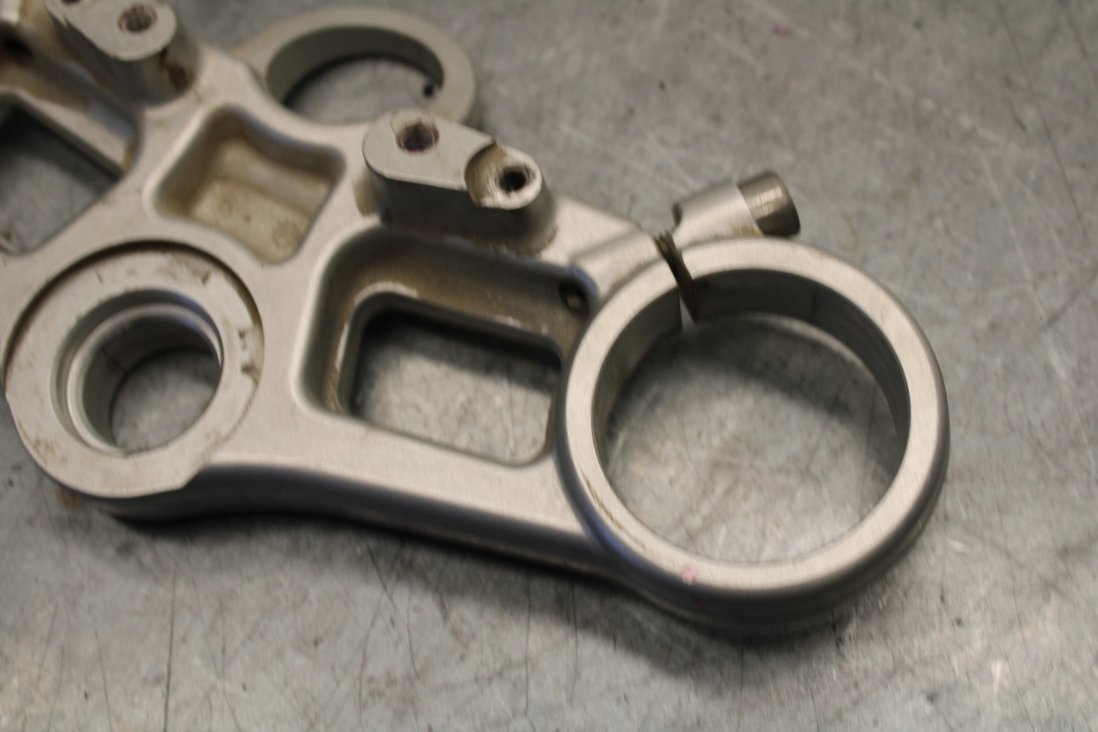 09-11 TRIUMPH DAYTONA 675 FORKS UPPER TRIPLE TREE CLAMP BB652