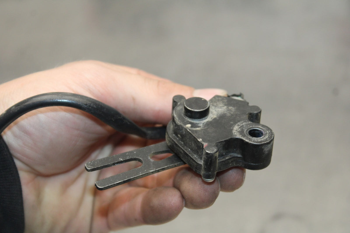 25 KAWASAKI Z900 KICKSTAND SIDE KICK STAND SENSOR BB928