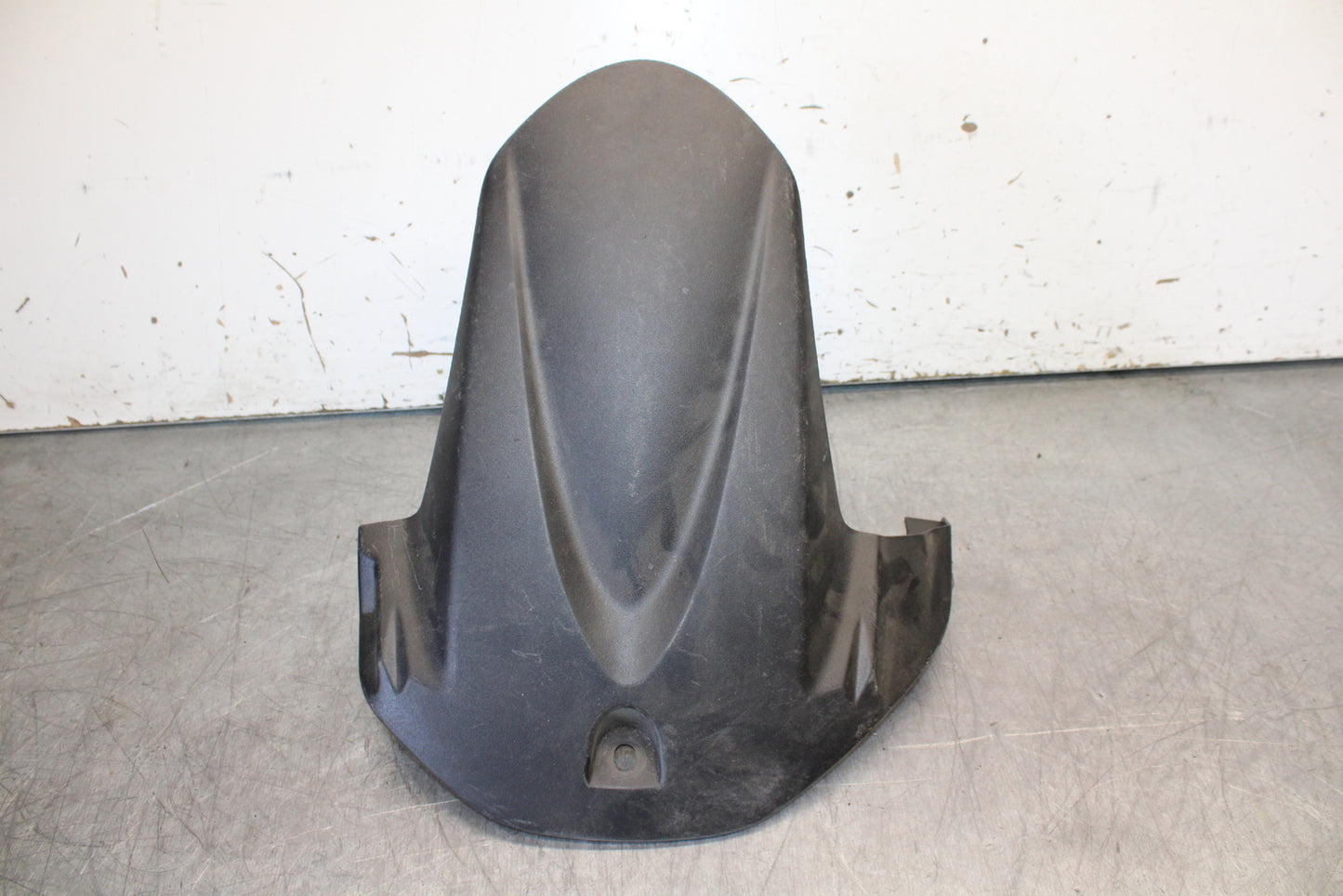 11-24 SUZUKI GSXR  600 750 REAR BACK WHEEL TIRE HUGGER FENDER BB95