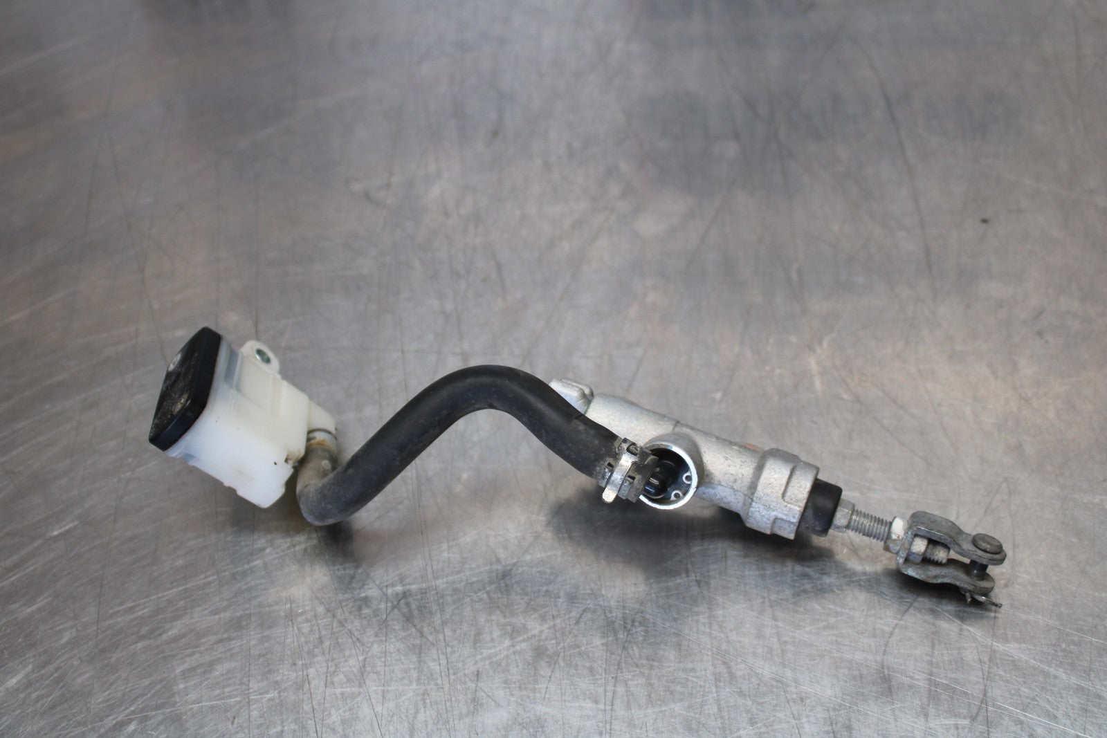 06-07 SUZUKI GSXR 600 REAR BACK BRAKE MASTER CYLINDER W RESERVOIR BB170