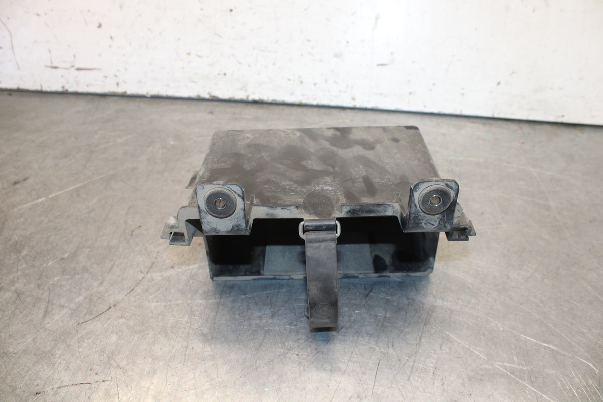 05-06 YAMAHA ROYAL STAR BATTERY TRAY BOX HOLDER BB697