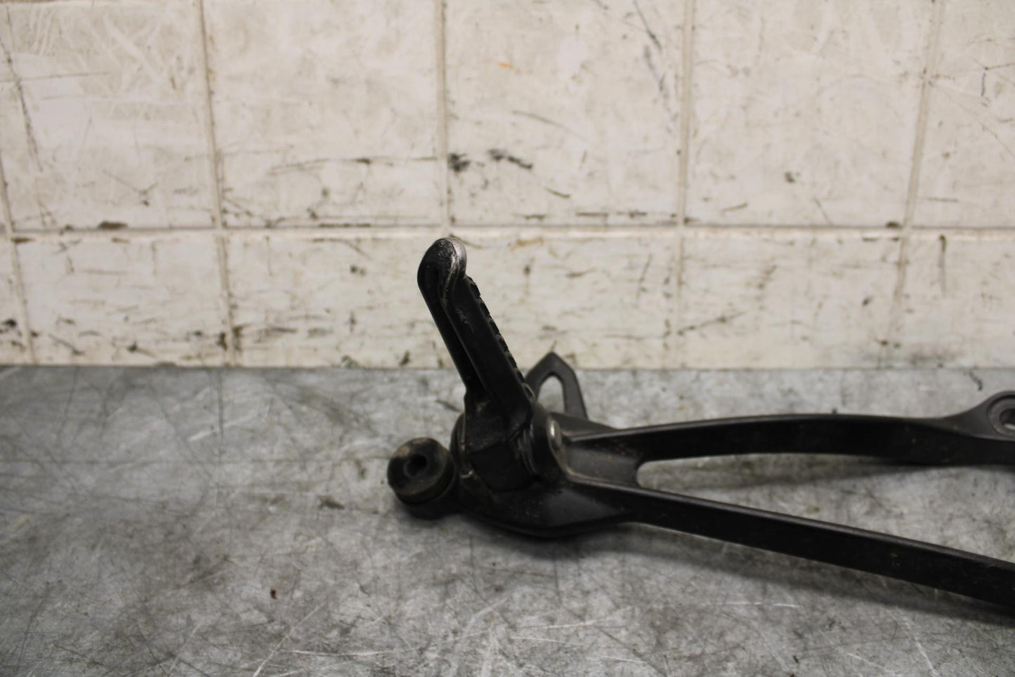 09-12 KAWASAKI NINJA ZX6R RIGHT REAR BACK PASSENGER PEG bb544