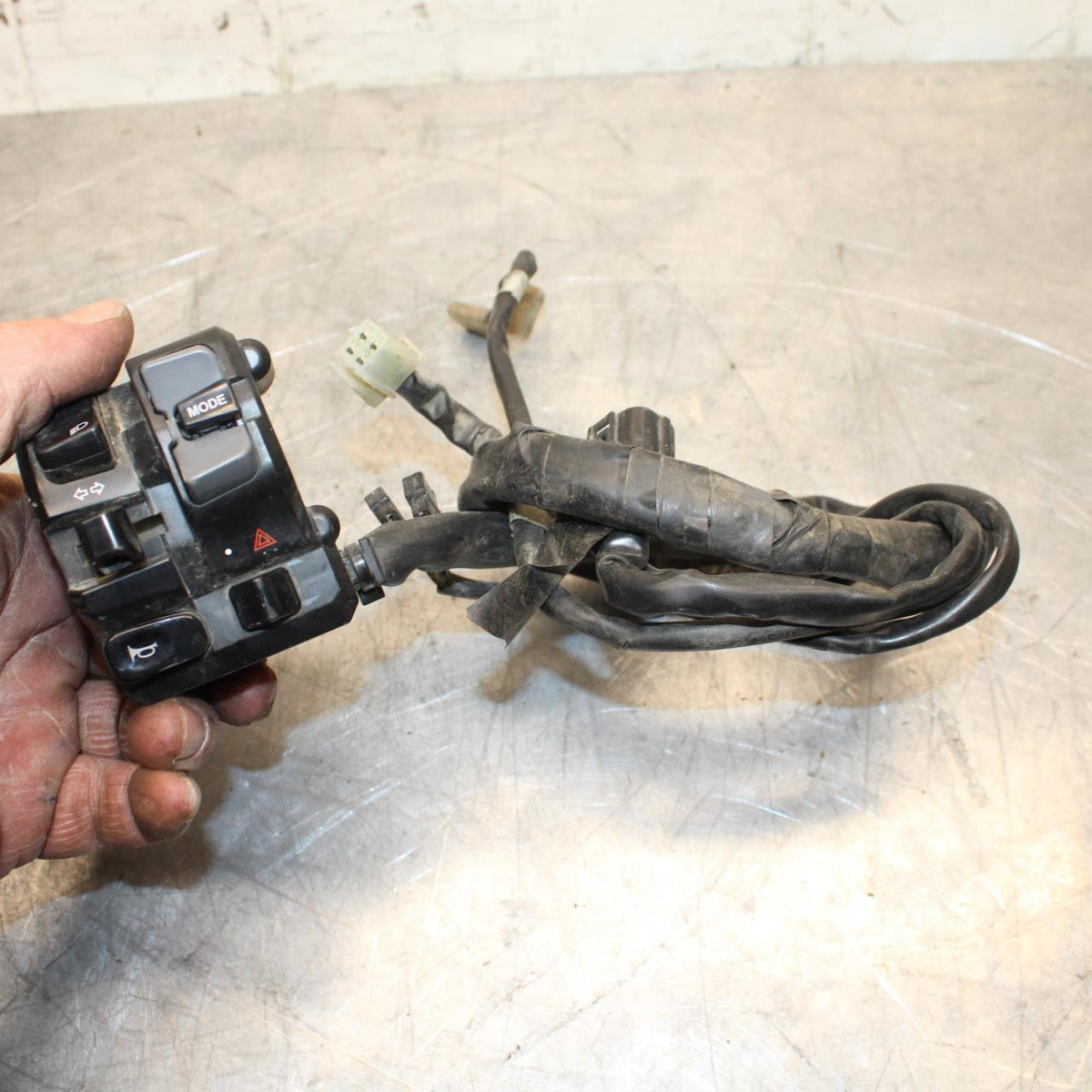 18 YAMAHA YZF R1  LEFT CLIP ON HANDLE HORN SIGNALS SWITCH SWITCHES BB473