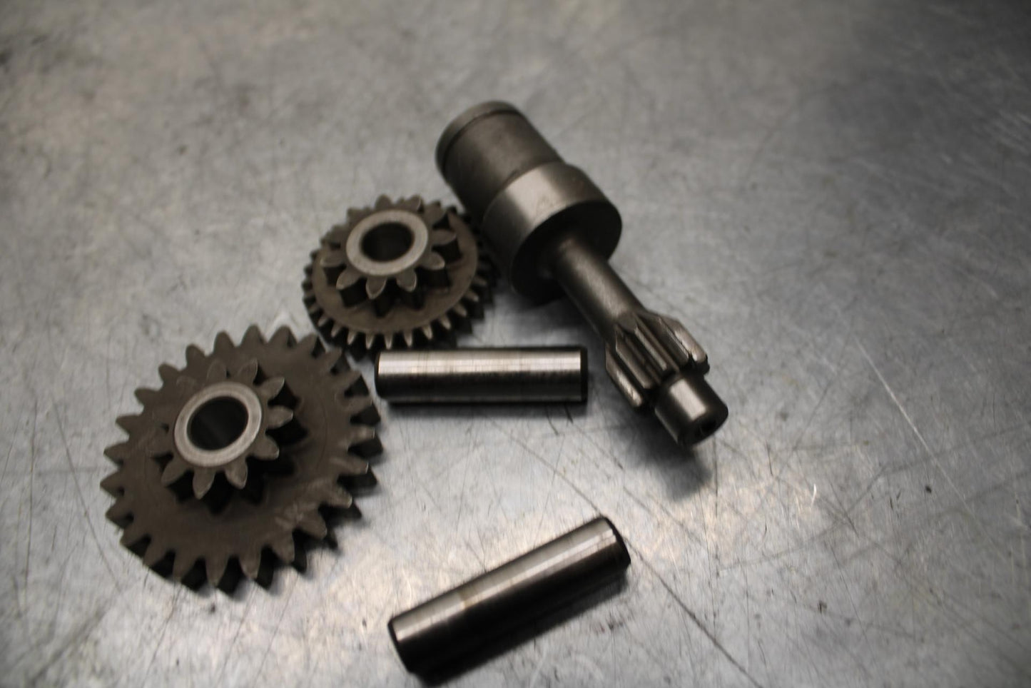 89-90 YAMAHA FZR600 ENGINE MOTOR IDLER IDLING GEAR BB76