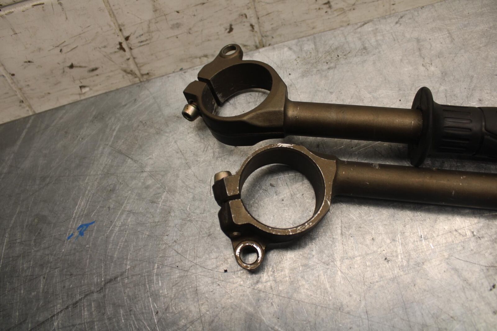 2005 Kawasaki Ninja ZX6R ZX636C LEFT RIGHT CLIP ON ONS HANDLEBARS PAIR SET BB03